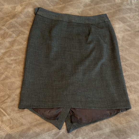 Max Studio Womens skirt faux wrap gray assymetric front design size 8 - Picture 11 of 15